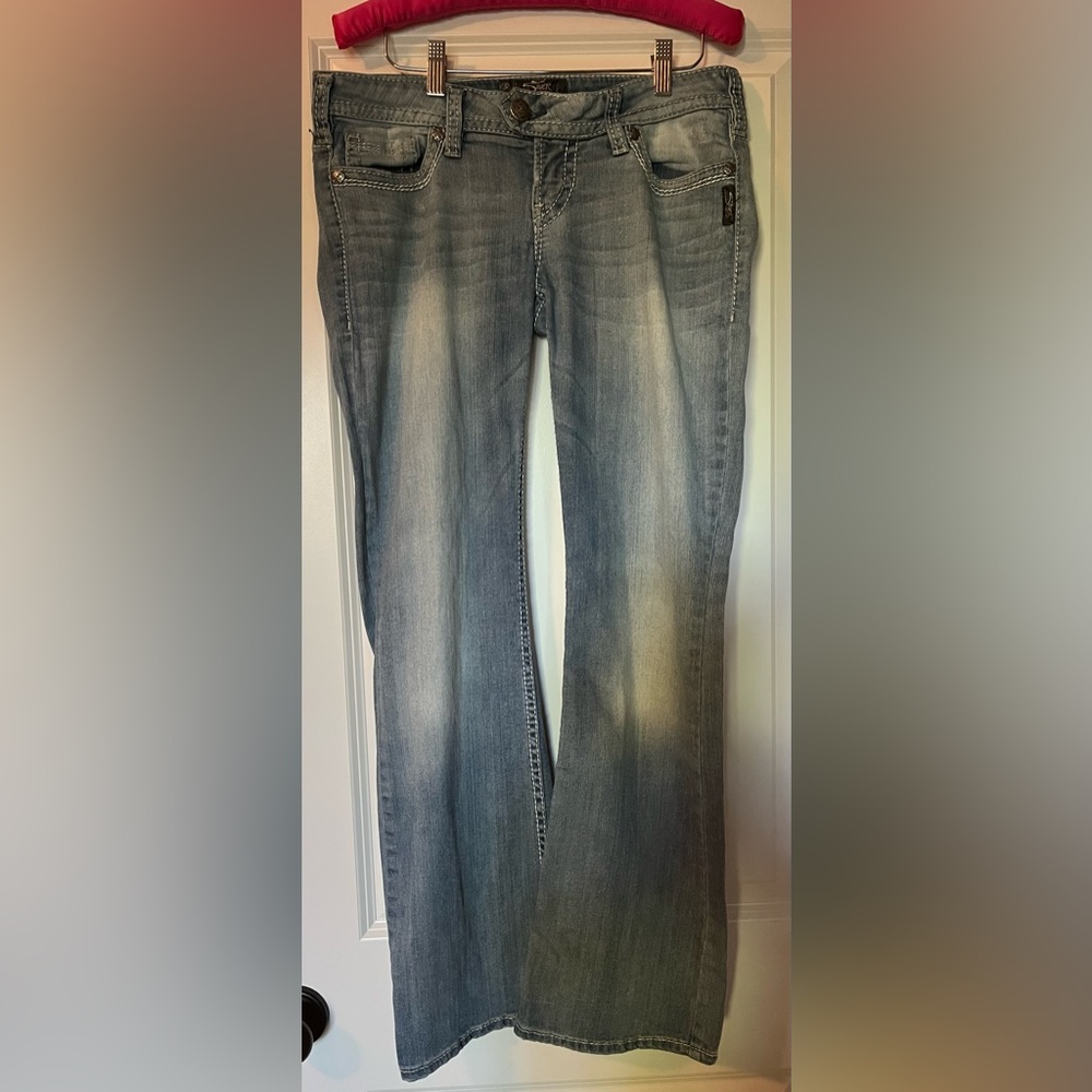 Silver Tuesday Light Indigo Low-rise Slim Bootcut Jeans. Size 29